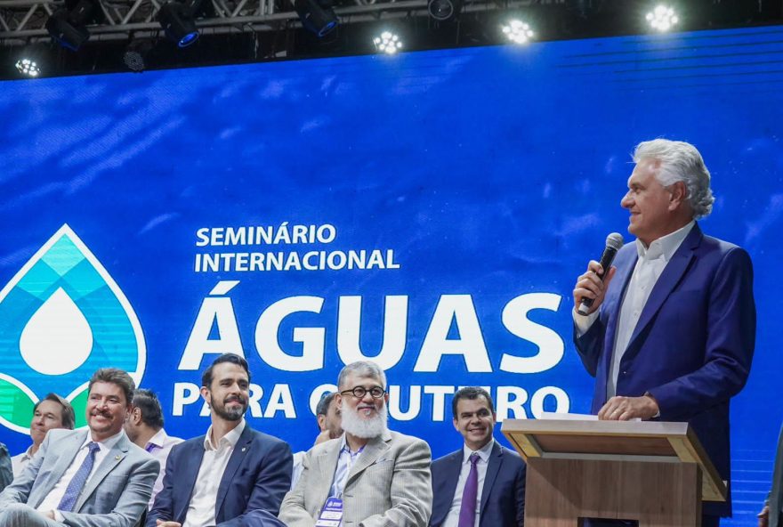 Governador Ronaldo Caiado durante abertura do Seminário Internacional Águas para o Futuro, em Rio Quente  
(Foto: Reprodução/  Hegon Corrêa)