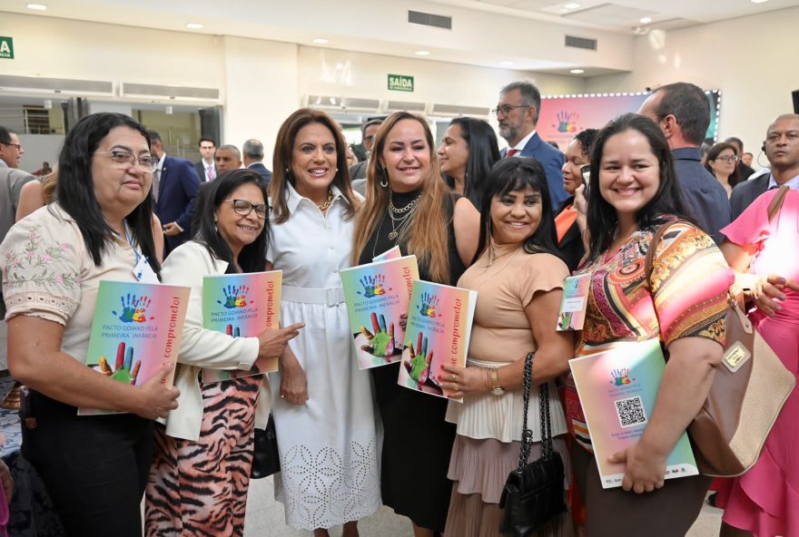 A primeira-dama Gracinha Caiado participa do lançamento do “Pacto Goiano pela Primeira Infância: Eu me Comprometo”. “Isso é democracia social. É garantir direitos, proteger e permitir que aqueles que mais precisam, possam se desenvolver e superar a pobreza”, disse
(Fotos: Cristiano Borges)