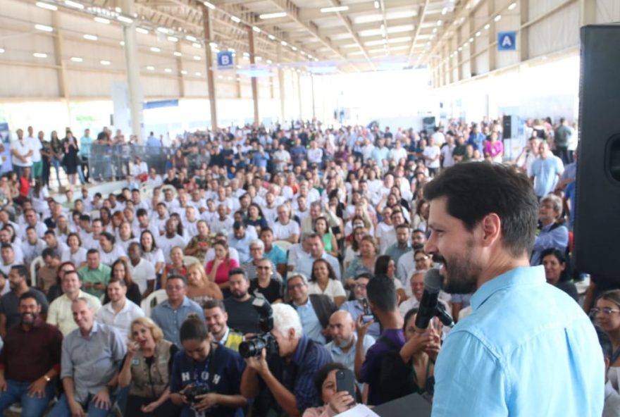 Vice-governador Daniel Vilela discursa durante inauguração de novo terminal de ônibus, localizado na região Norte de Goiânia (Foto: Jota Eurípedes)