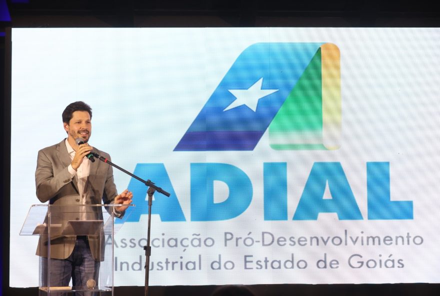 Em inauguração da nova sede da Adial, Daniel Vilela defende que pontos estratégicos da Reforma Tributária devem ser revistos antes de ser votada no Senado
(Foto: Reprodução/ Jota Eurípedes)