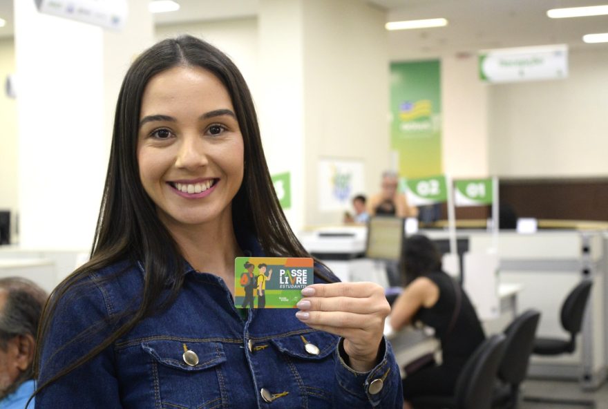 Alunos da Região Metropolitana de Goiânia e de Anápolis têm até dia 30 de setembro para realizar cadastro e recadastro do benefício do Governo de Goiás
(Foto: Reprodução/ Wagnas Cabral)