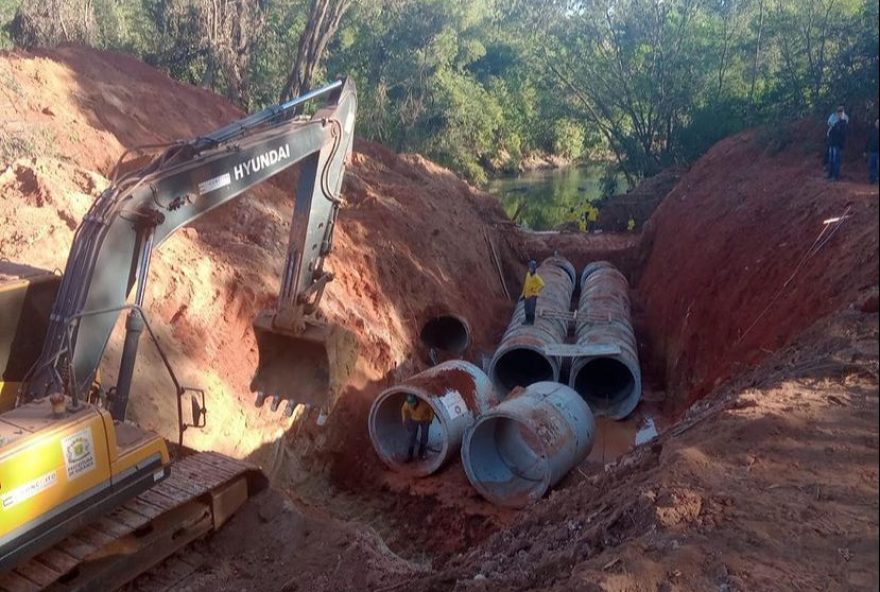 Prefeitura interdita parcialmente trecho da avenida Leste-Oeste, no Bairro Feliz, para realização de obras. 
(Foto: Seinfra)