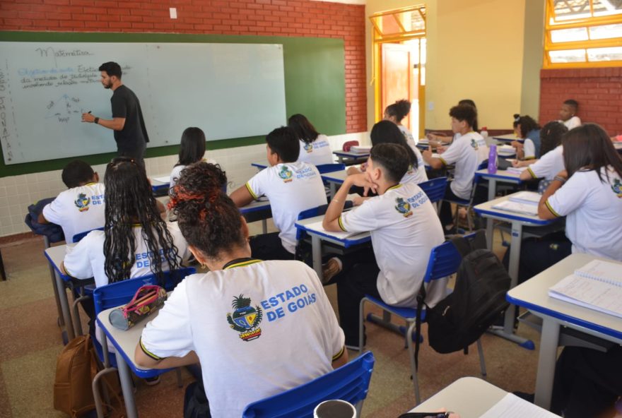 Governador Ronaldo Caiado participa de evento com servidores e estudantes da rede estadual: bônus por resultado está garantido(Fotos: Secom)