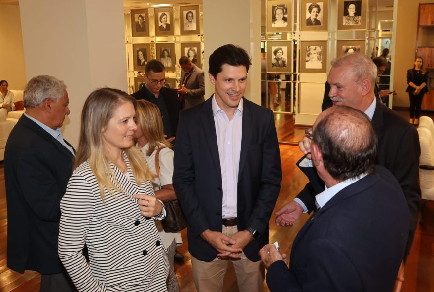 Governador em exercício, Daniel Vilela recebe Eve Pedersen, embaixadora da Dinamarca no Brasil. (Foto: André Costa)