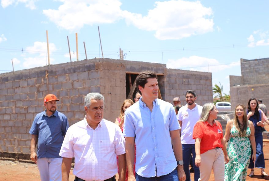 Canteiro de obras: Daniel Vilela visita obras de casas populares e escola de Castelândia, a 220 quilômetros de Goiânia. (Fotos: Adenor Borges de Oliveira Júnior)