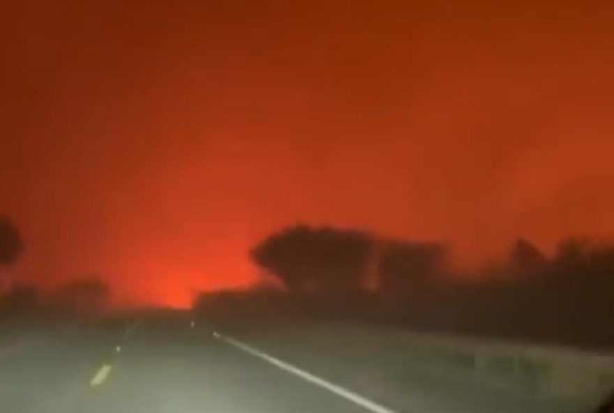 Túnel de fogo no Pantanal surpreende motoristas. Foto: Redes Sociais