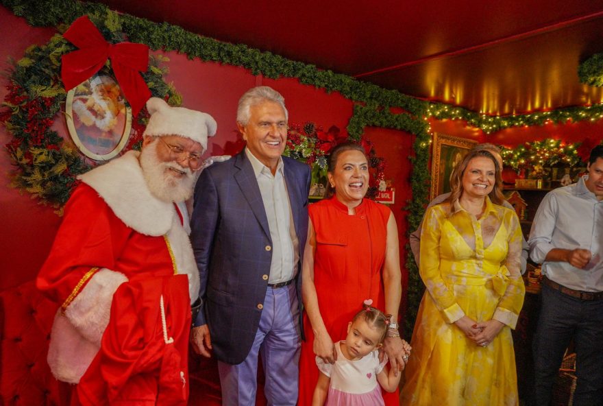 Ronaldo e Gracinha Caiado na abertura do Natal do Bem: expectativa é de que mais de 1 milhão de pessoas passem pelo local nos 52 dias de evento. (Fotos: Cristiano Borges, Hegon Corrêa e André Saddi)