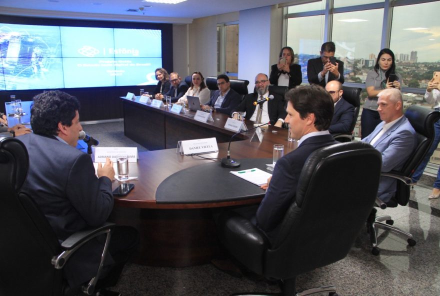 Representantes da Estônia e do Governo de Goiás realizam aproximação. Objetivo é buscar parcerias que impulsionem a modernização dos serviços públicos. (Foto: Jota Eurípedes)