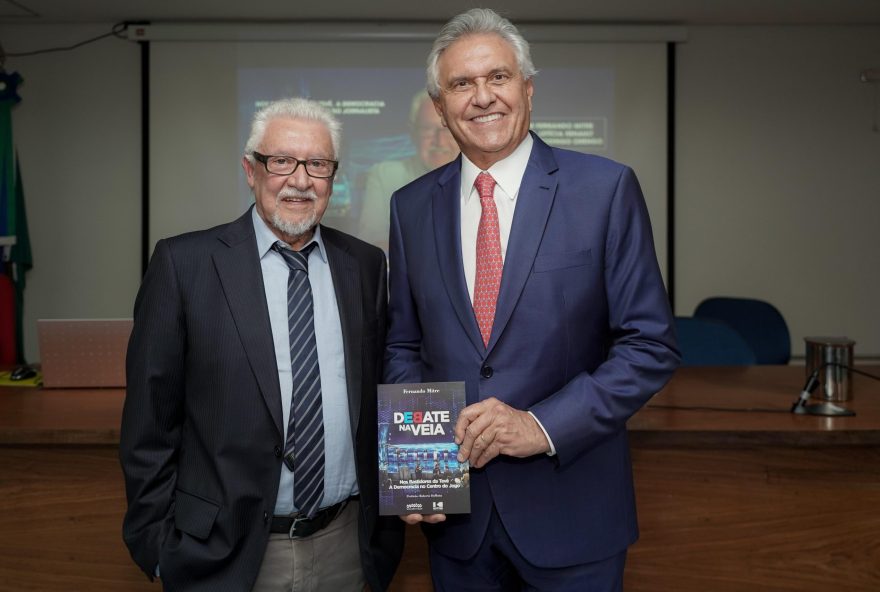 Na Universidade de Brasília (UnB), o governador Ronaldo Caiado participa do lançamento de livro do jornalista Fernando Mitre que retrata os grandes debates eleitorais após a redemocratização do país. (Fotos: Júnior Guimarães)