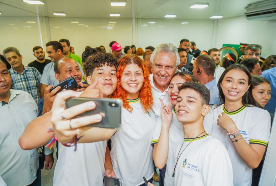 Governador Ronaldo Caiado durante inauguração de escola Padrão Século XXI e entrega de benefícios do Goiás Social, em Rio Verde (Foto: Hegon Correa)