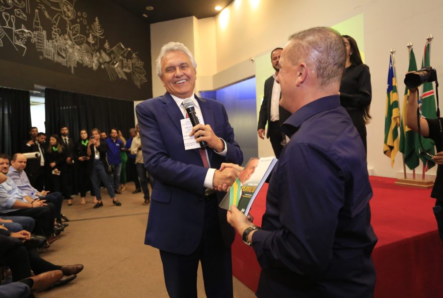 Governador Ronaldo Caiado durante lançamento de livro de Onyx Lorenzoni, em Goiânia. (Fotos: André Saddi)