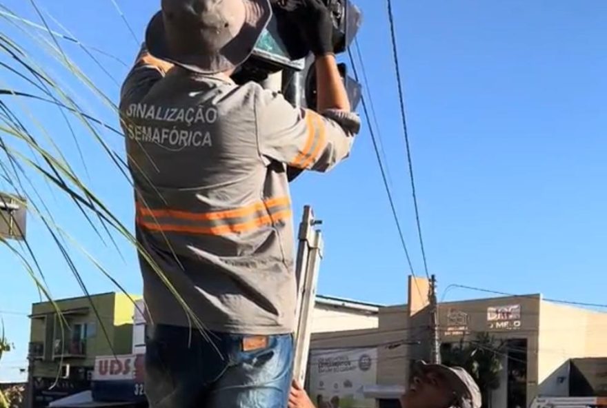 Prefeitura de Goiânia coloca semáforos de oito cruzamentos do Consórcio BRT Norte/Sul, no entorno da Praça Cívica, em operação nesta quarta- feira ,6, 
( Foto: Mobilidade)