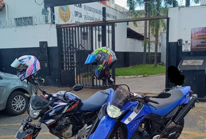 A Polícia Civil prendeu dois homens, de 22 e 23 anos, suspeitos de furtar mais de R$ 20 mil do posto de combustíveis onde trabalhavam. Divulgação: Polícia Civil