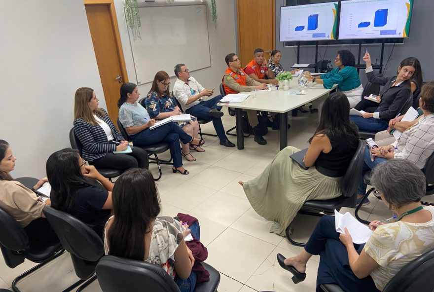 Todos contra a dengue: reuniões da sala de situação ocorrem semanalmente na sede da Superintendência de Vigilância em Saúde. (Fotos: SES)