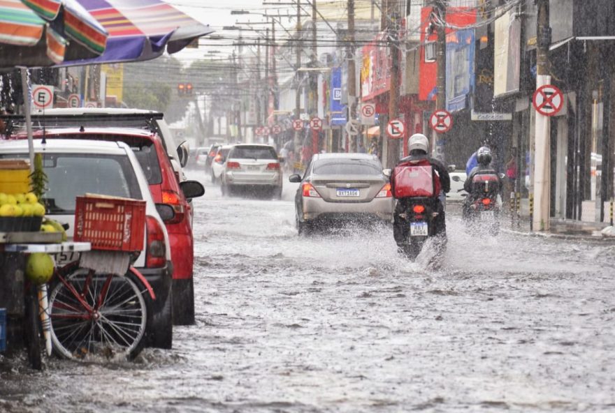 Cimehgo alerta para chuvas fortes em várias regiões de Goiás