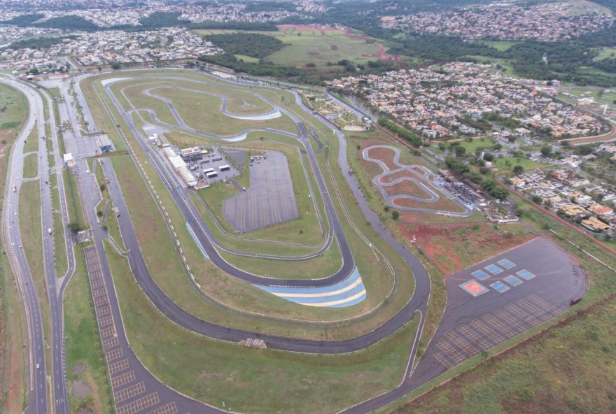 Ciclistas utilizam o Autódromo de Goiânia para treinos durante a semana. (Foto: SEEL)