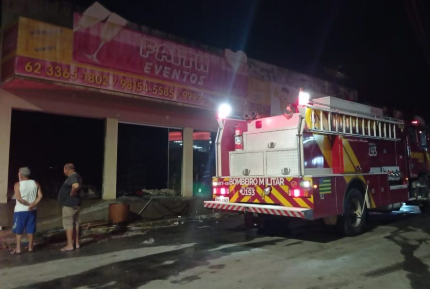 Incêndio em Crixás atinge dois estabelecimentos comerciais