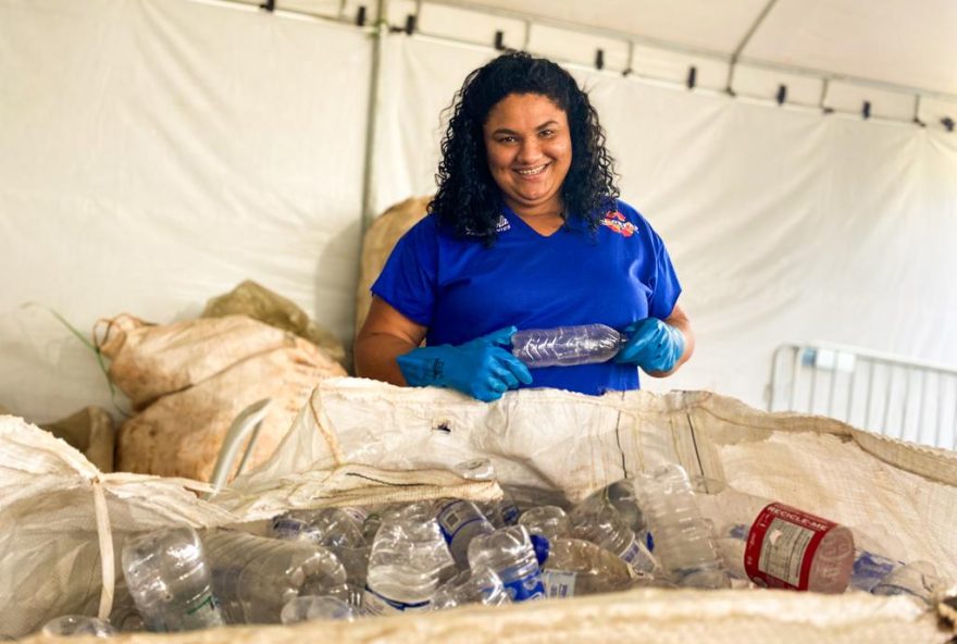 “Eu posso dizer que é o Natal do Bem que vai garantir o Natal na minha casa”, relata Samara Itália, uma das cooperadas que atua no Natal do Bem 2023. (Foto: Lucas Dellamare)