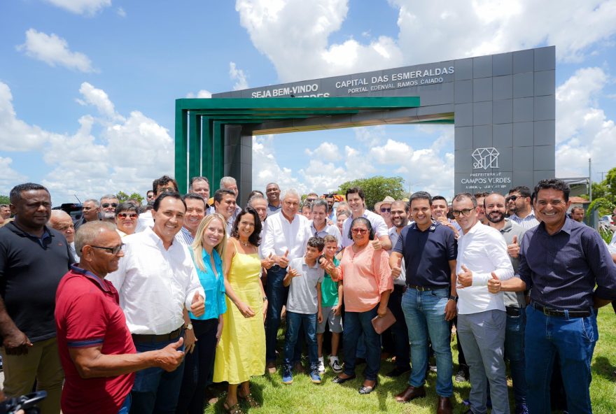 Portal homenageia pai do governador Ronaldo Caiado, em Campos Verdes (Fotos: Junior Guimarães)