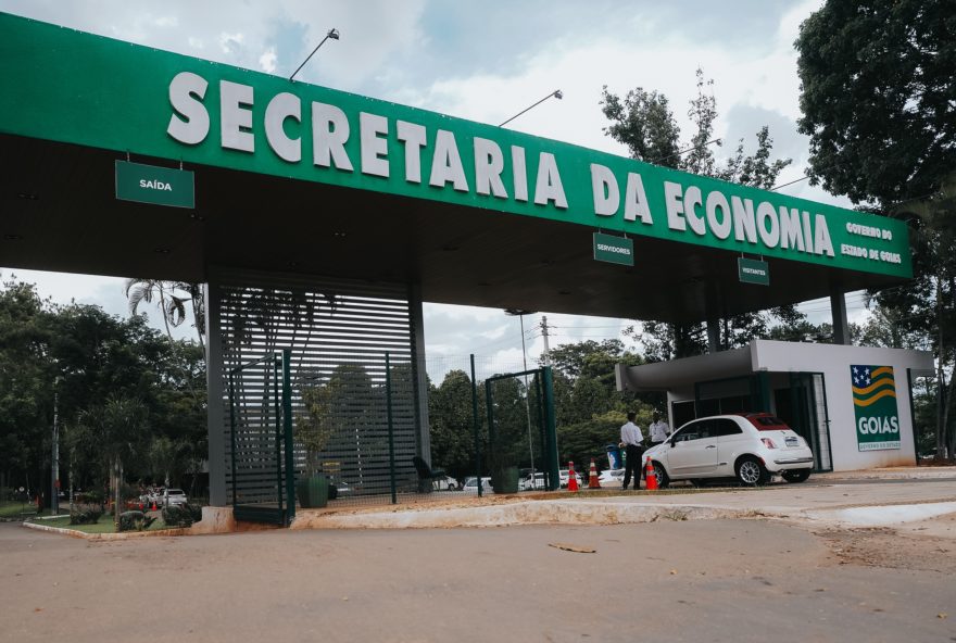 Secretaria da Economia orienta consumidores sobre procedimento para resgatar prêmios de sorteios da Nota Fiscal Goiana. (Foto: Secom)

Legenda: Secretaria da Economia orienta consumidores sobre procedimento para resgatar prêmios de sorteios da Nota Fiscal Goiana. (Foto: Hegon Corrêa)