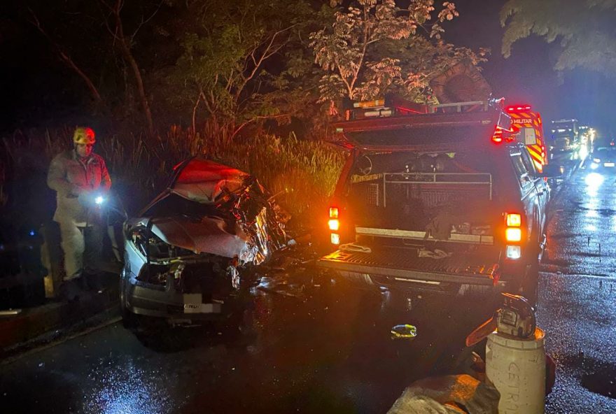 Acidente envolvendo três veículos deixa ex-jogador morto, em Marzagão