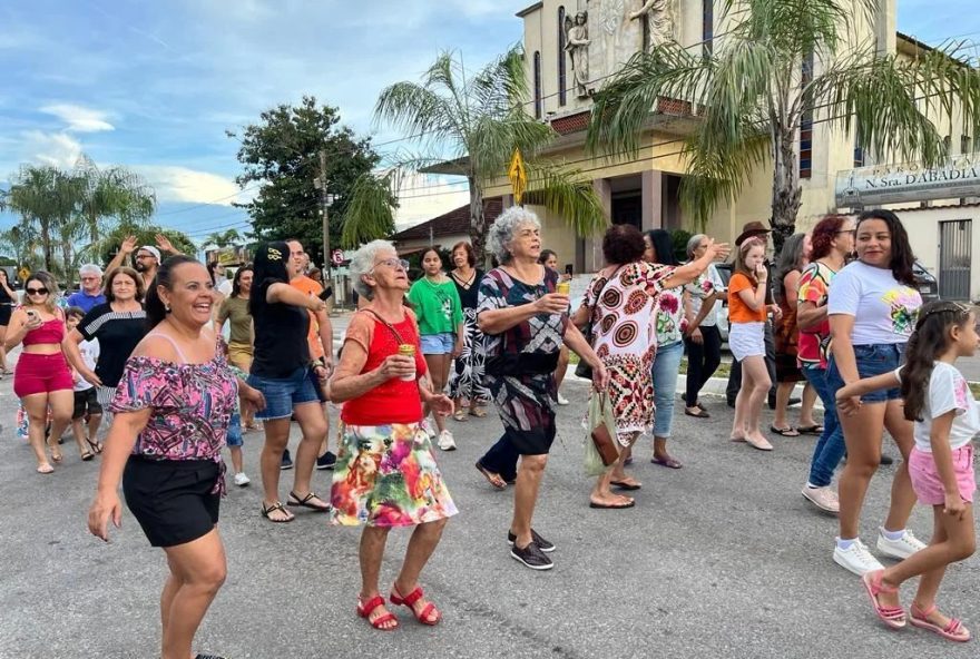 Carnaval de Goianésia celebra tradição das marchinhas e shows nacionais no palco principal