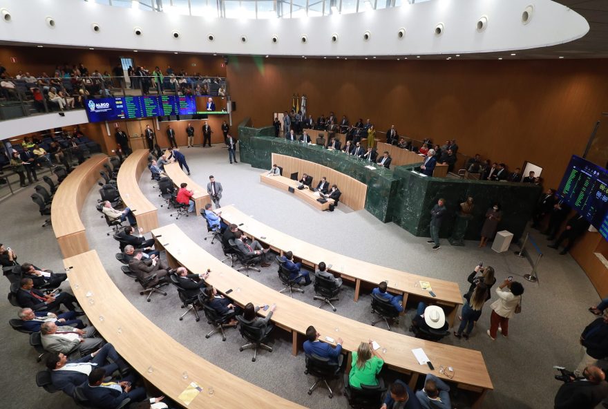 Ronaldo Caiado participa da sessão solene de abertura do ano legislativo na Alego: “Sem participação coletiva não se chega aos resultados que alcançamos”.  (Fotos: Lucas Diener e Rubens Couto)