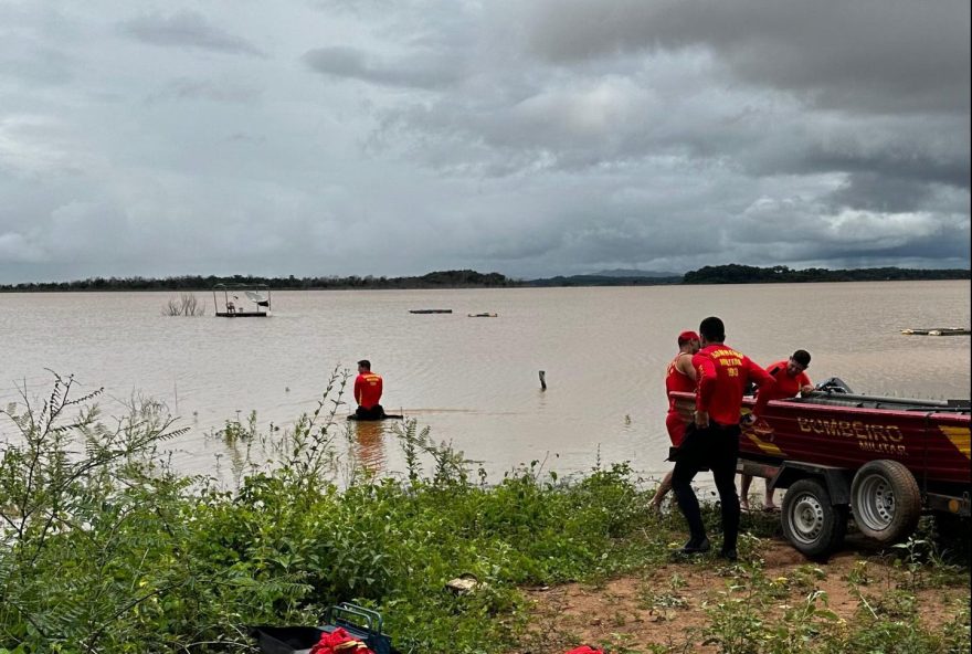 Corpo de Bombeiros localiza pescadores desaparecidos no Lago de Serra da Mesa