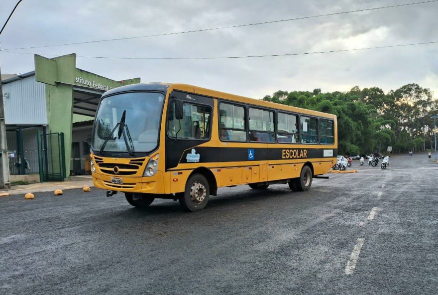 Veículos do transporte escolar estar com documentação em dia na AGR: mais segurança para estudantes 
(Fotos: AGR)