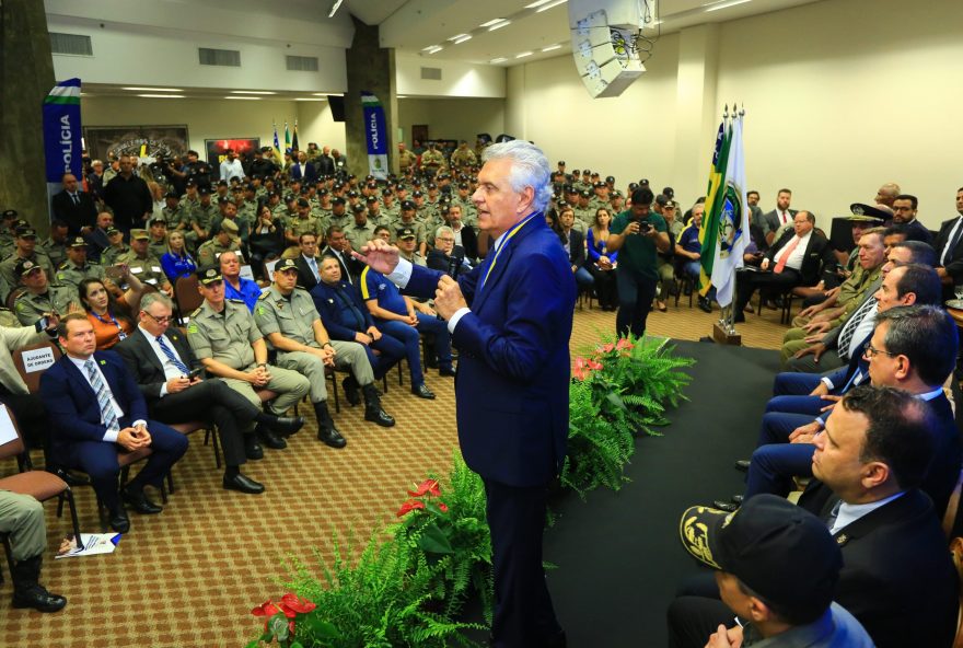 Governador Ronaldo Caiado em evento com oficiais militares e representantes da área de Segurança Pública: “Não existe Estado Democrático de Direito sem segurança pública” (Fotos: Wesley Costa)