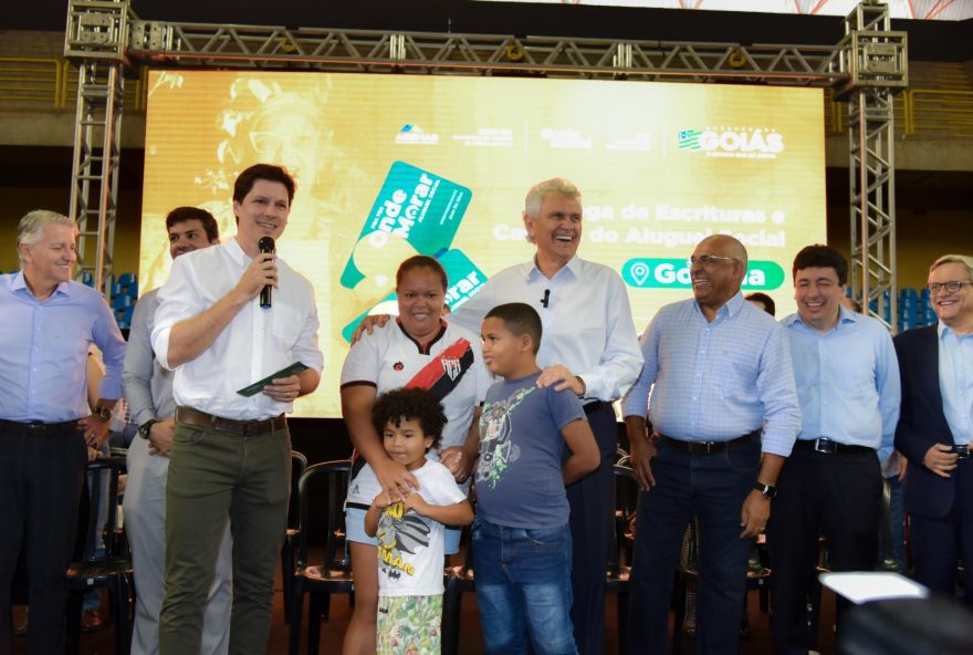 Caiado durante evento no Goiânia Arena: melhoria de vida para as pessoas mais humildes (Fotos: Wesley Costa e Rômulo Carvalho)