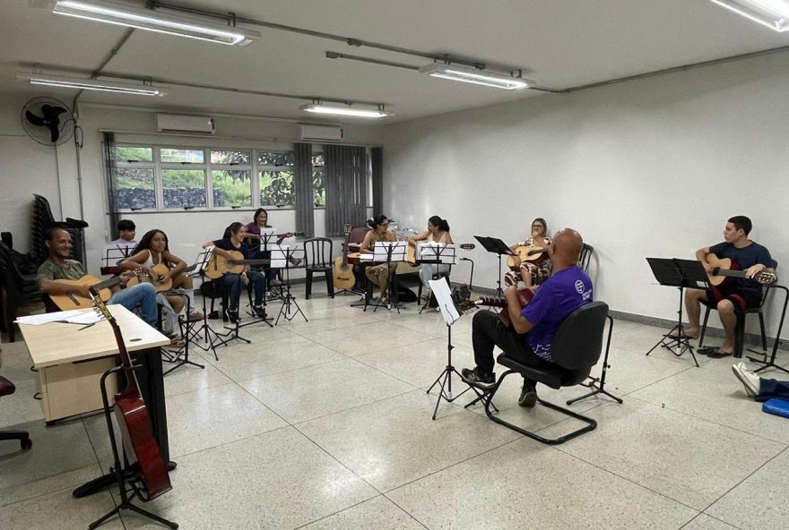 Escola do Futuro abre inscrições para curso gratuito de violão em Caldas Novas e Cidade de Goiás