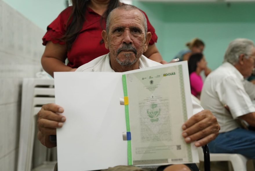 Governo de Goiás entrega 624 escrituras do Parque Anhanguera II, na capital