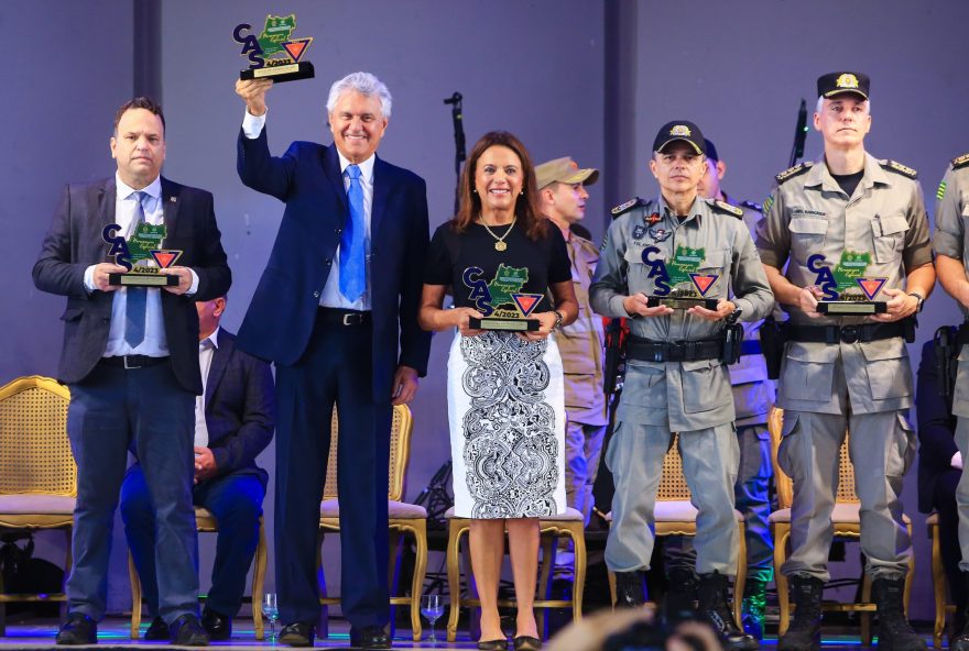 Formatura do Curso de Aperfeiçoamento de Sargentos reuniu autoridades e familiares no CEL da OAB: capacitação qualifica o trabalho operacional e abre oportunidade de progressão na carreira dos policiais (Fotos: Secom)