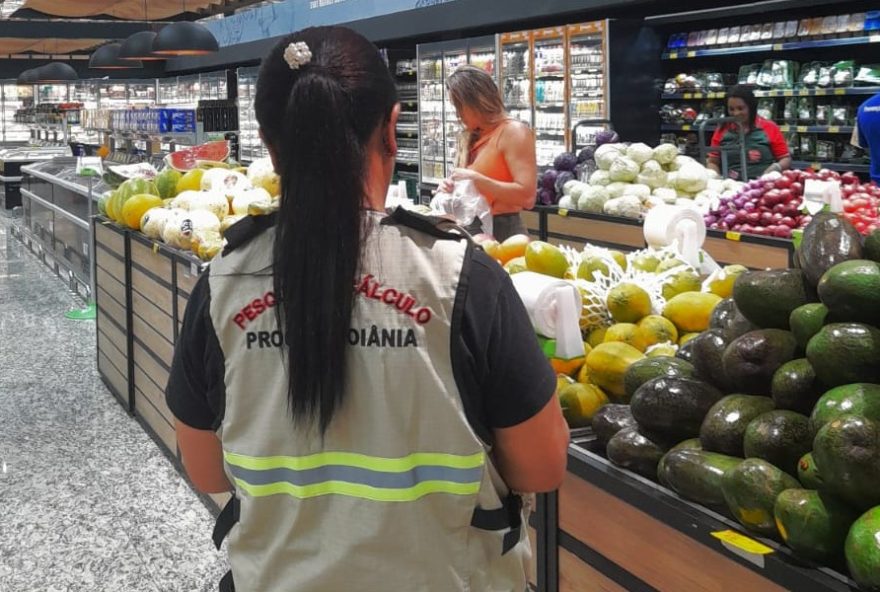 Procon Goiânia aponta variação de até 373,68% no preço de verduras e de até 334,45% em frutas: pesquisa realizada entre os dias 7 a 8 de março avaliou 20 itens, como abacaxi, quiabo, jiló, batata doce, banana nanica, em nove estabelecimentos comerciais da Capital.