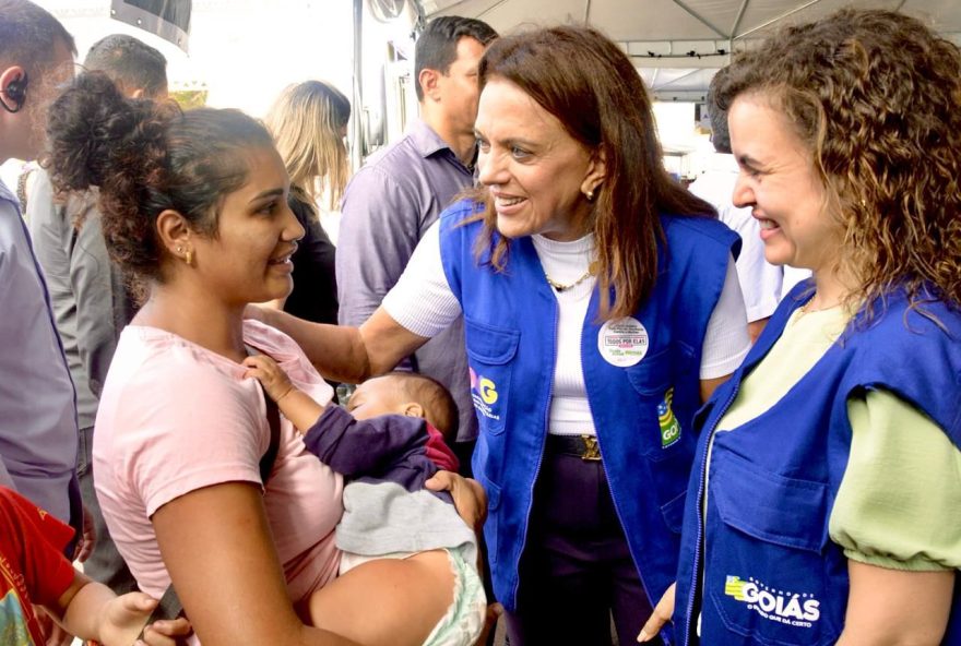 Gracinha Caiado abre o Goiás Social em Mineiros: estrutura montada no município abriga estandes com serviços para a população (Fotos: André Saddi e Laís Tavares)