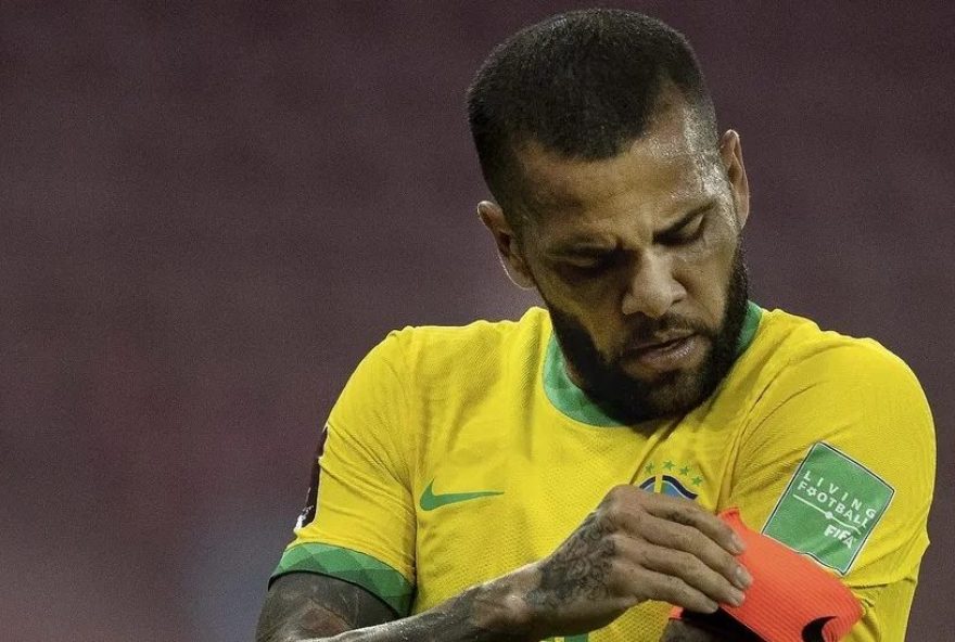 Daniel Alves não paga fiança no prazo e deve continuar na prisão neste fim de semana