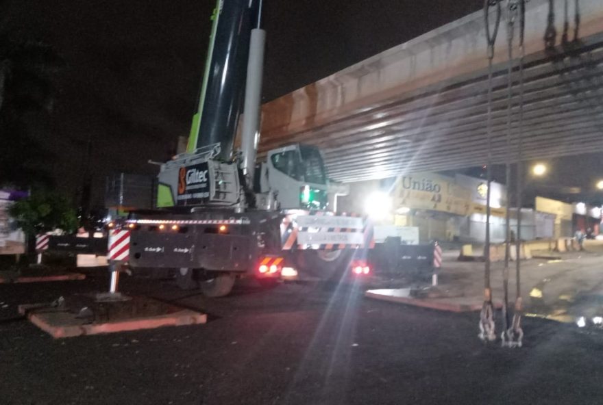 Trânsito na Avenida Castelo Branco é liberado com a conclusão do içamento das vigas do viaduto da Leste-Oeste