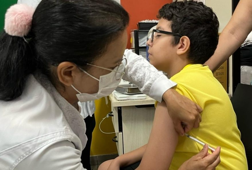 Goiânia mantém estoque de doses de vacina contra a dengue; veja onde e quem pode se vacinar