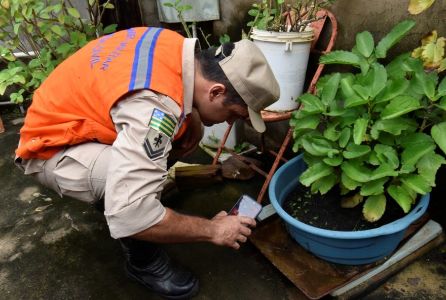 Agentes de saúde orientam que a melhor maneira de evitar dengue, zika e chikungunya é a eliminação de criadouros do Aedes aegypti
(Fotos: SES)