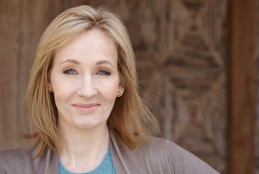 JK Rowling desafia nova lei contra crimes de ódio na Escócia: “ansiosa por ser presa”