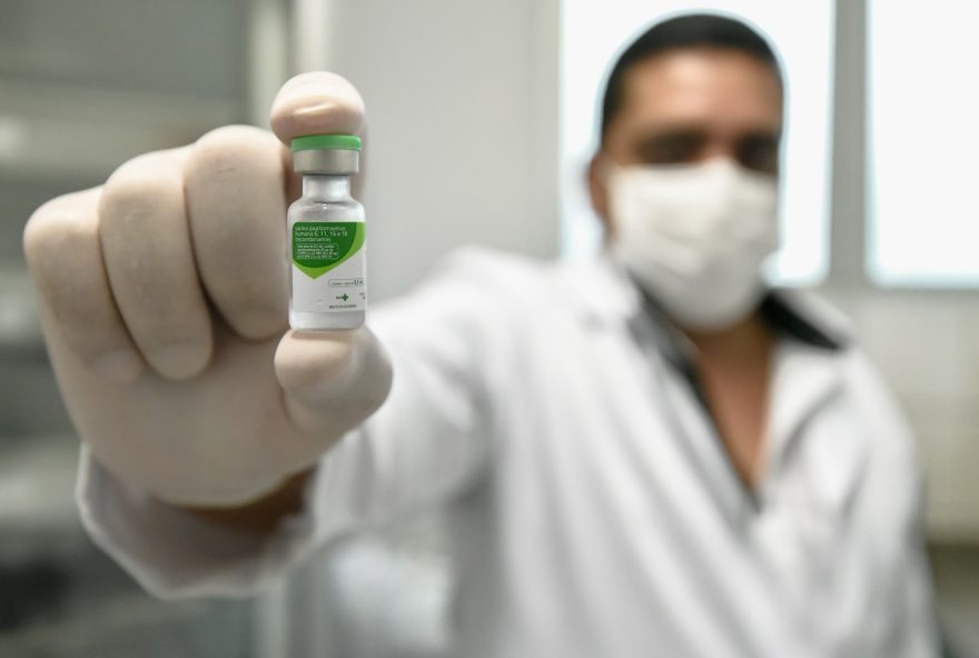 Goiás inicia vacinação contra HPV com dose única para meninos e meninas de 9 a 14 anos