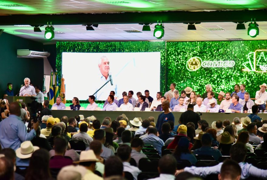 Na Tecnoshow, Caiado destaca obras de infraestrutura que beneficiam o agro