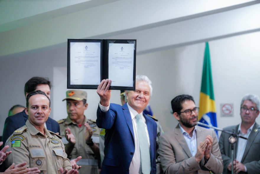 Caiado durante anúncio da redução do interstício para graduação de militares: “Condição para crescer em uma instituição que sabe respeitar cada um dos seus integrantes”
(Fotos: Secom)