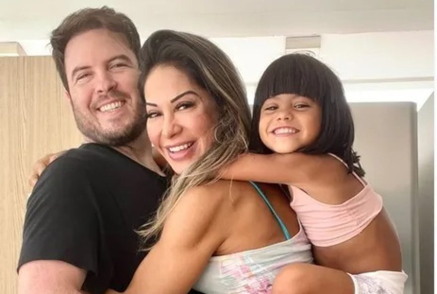 Maíra Cardi demonstra satisfação ao presenciar filha chamando Thiago Nigro de pai