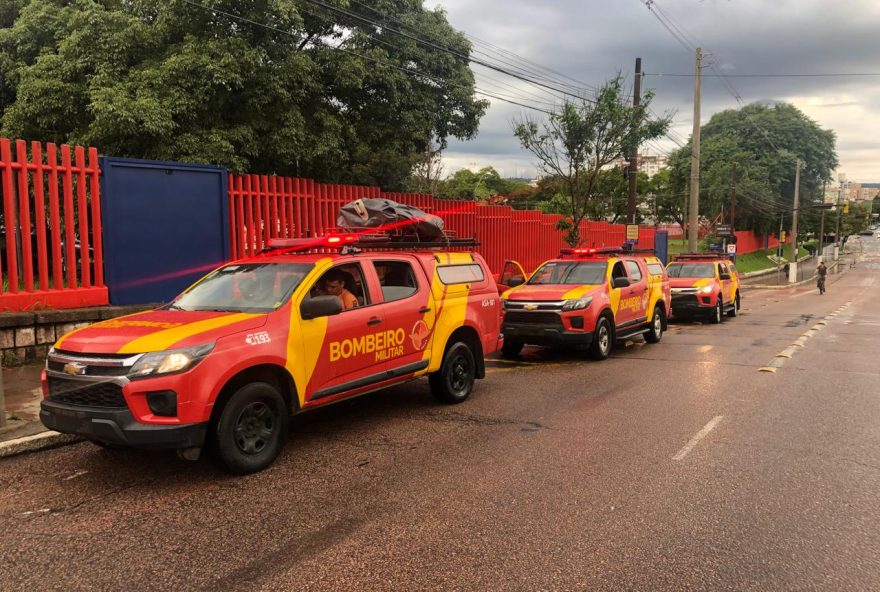 Equipe de bombeiros que saiu de Goiânia na sexta-feira chegou na madrugada deste domingo no Rio Grande do Sul e atua no município de São Leopoldo. (Foto: Secom e CBMGO)