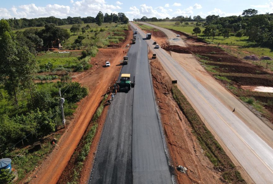 Duplicação da GO-010, entre Goiânia e Senador Canedo, vai beneficiar escoamento de produções agroindustriais. (Fotos: Goinfra)