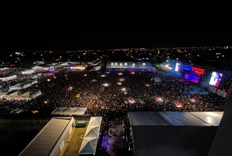 60 mil pessoas acompanham segunda noite de shows e rodeio no Aparecida é Show