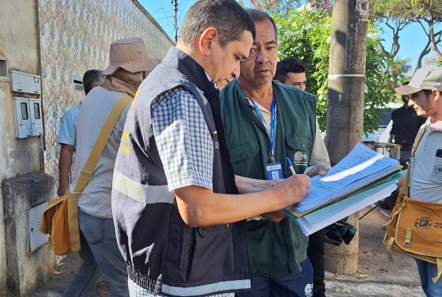 Média de 30% dos imóveis abertos com ajuda chaveiro em Goiânia possui focos do mosquito Aedes aegypti. (Foto: SMS)