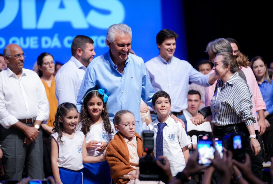 Caiado entrega premiação a 150 escolas públicas municipais vencedoras do Prêmio Leia 2024. (Fotos: Júnior Guimarães)